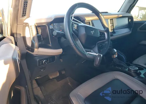 2023 Ford Bronco Base z USA, uszkodzony, nr VIN 1FMEE5DP7PLC14046